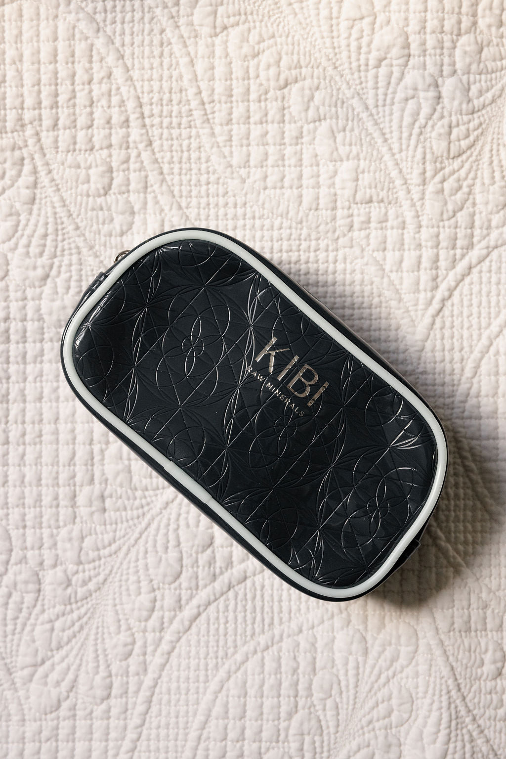 Naturally Flawless Set - Mineral Foundation + Tapered Brush + Makeup Bag